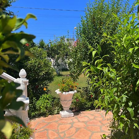 Vila Laura Ksamil Bagian luar foto